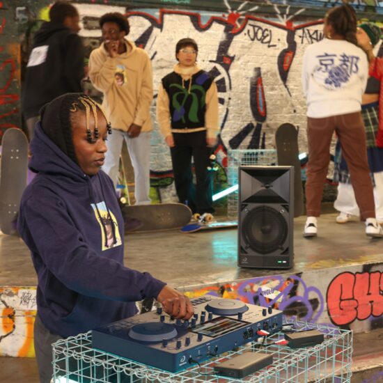 AlphaTheta-akuga-standalone-DJ-kontroller-OMNIS-DUO