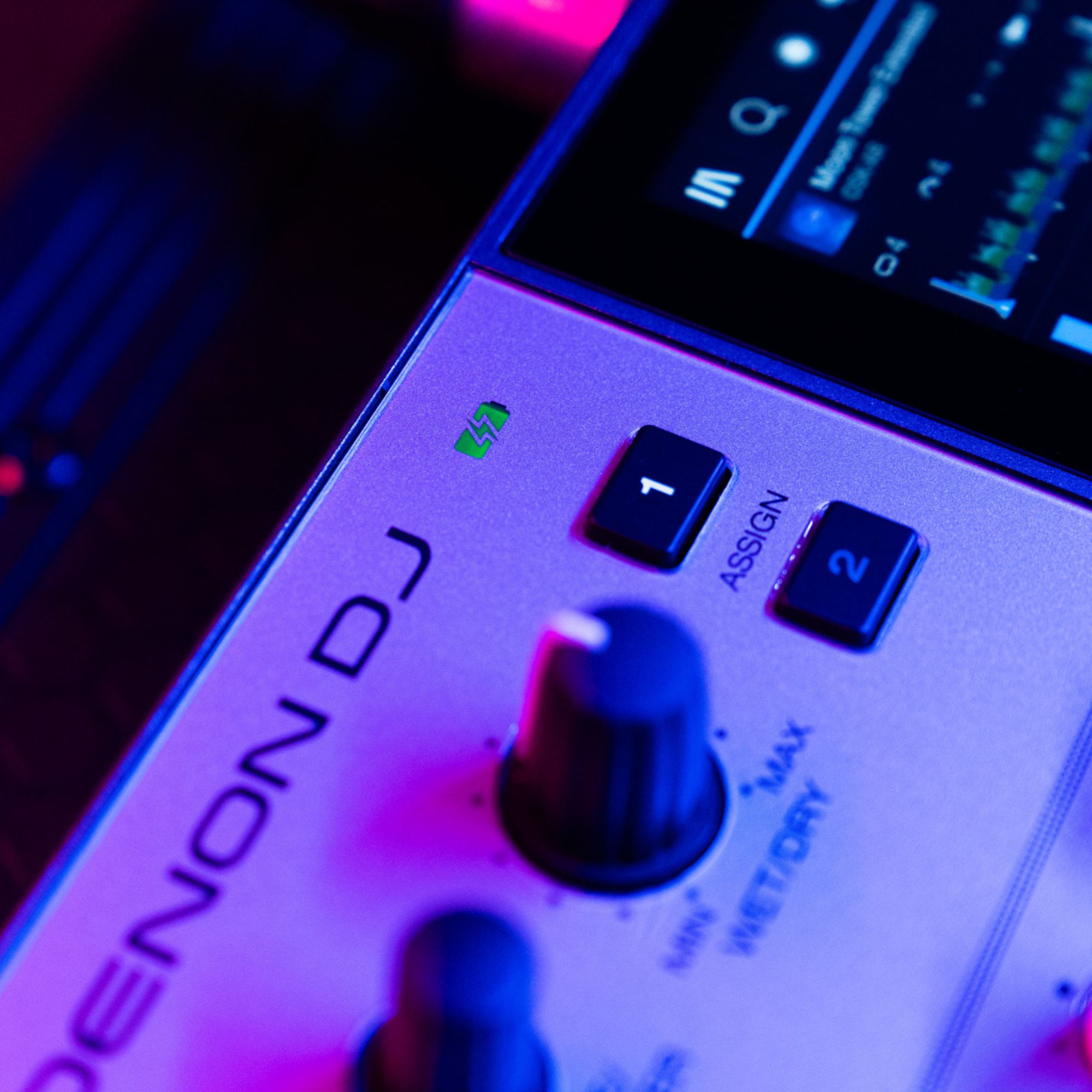 Denon DJ akuga standalone DJ-kontroller PRIME GO+ elustiil lähedalt