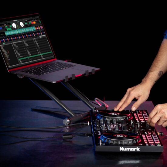 Numark DJ-kontroller MIXTRACK PLATINUM FX x Serato