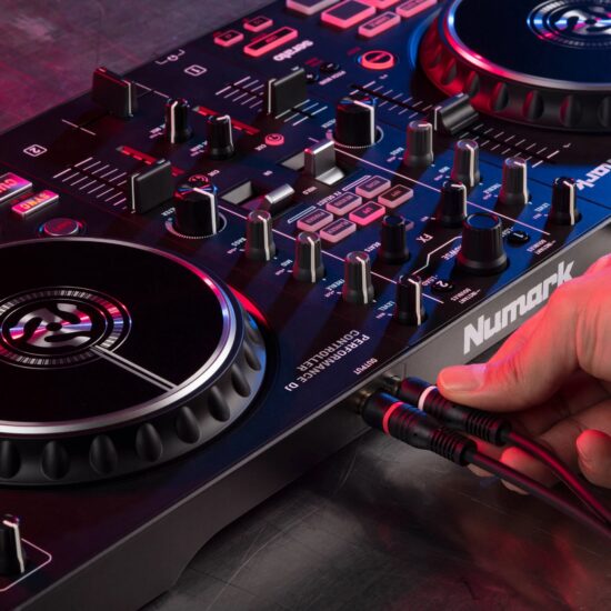 Numark DJ-kontroller MIXTRACK PRO FX main output
