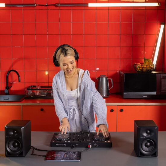 Pioneer DJ DJ-kontroller DDJ-FLX4 DJ harjutab elustiil