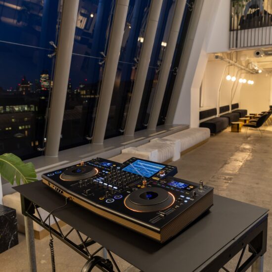 Pioneer DJ standalone DJ-kontroller OPUS-QUAD Lounge elustiil