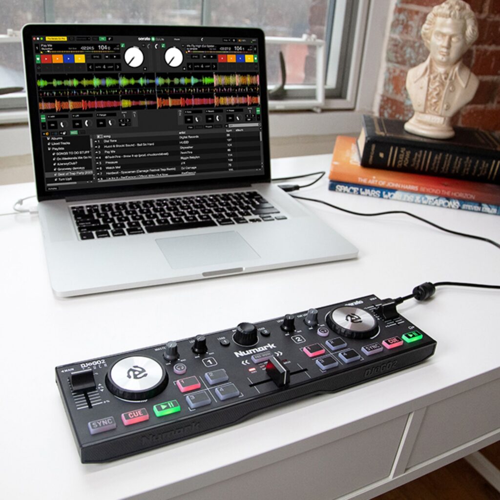 Numark tasku-DJ-kontroller DJ2GO2 TOUCH x Serato