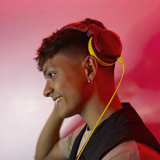 Pioneer DJ DJ-kõrvaklapid HDJ-CUE1BT-R, punane elustiil