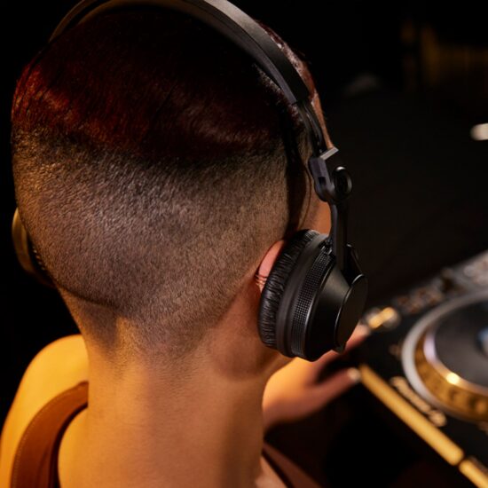 Pioneer DJ DJ-kõrvaklapid HDJ-CX elustiil lähedalt