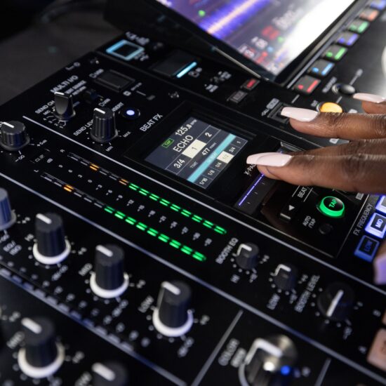 Pioneer DJ DJ-mikserpult DJM-A9 kaja elustiil