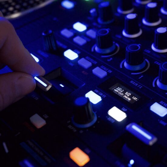 Rane scratch-DJ-kontroller PERFORMER FX