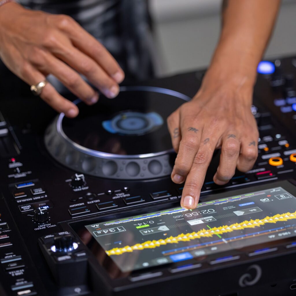 AlphaTheta DJ-meediamängija CDJ-3000X elustiil cuepoint