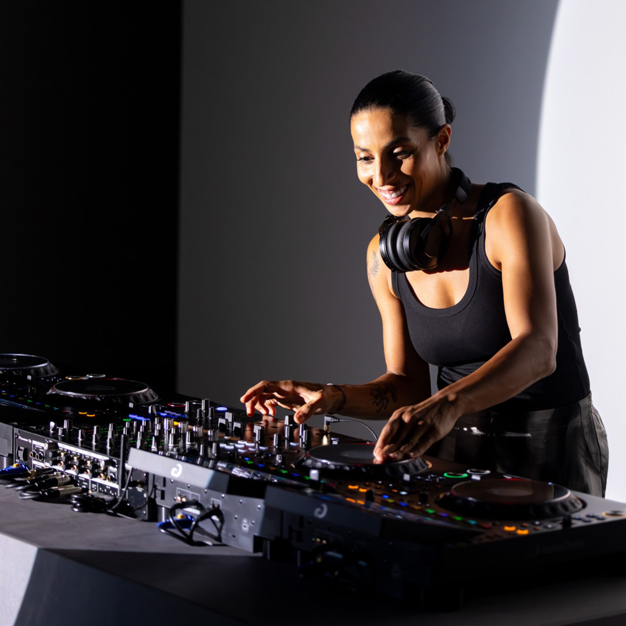 AlphaTheta DJ-meediamängija CDJ-3000X elustiil scratch