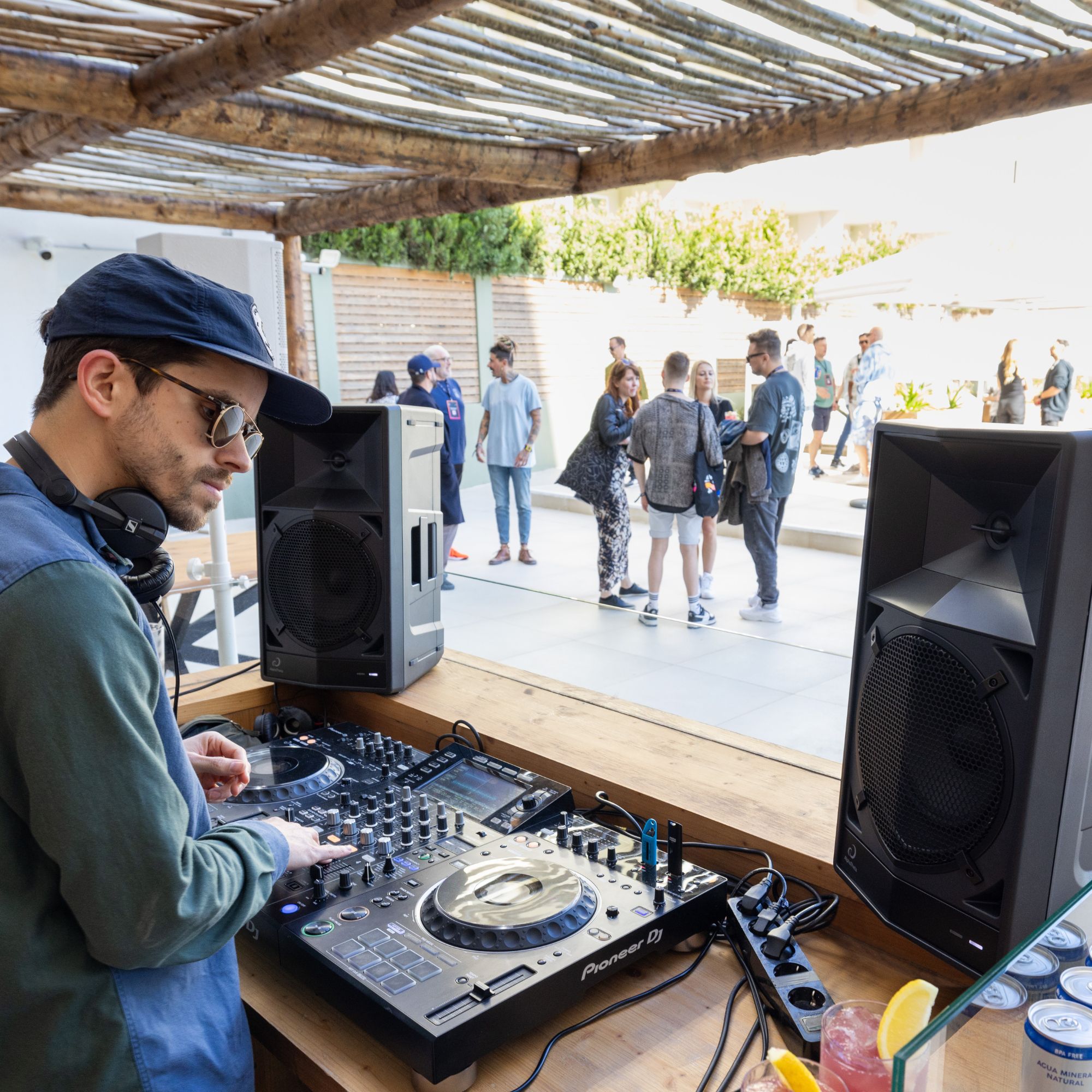 AlphaTheta kaasaskantav juhtmevaba DJ-kõlar WAVE-EIGHT DJ monitorid