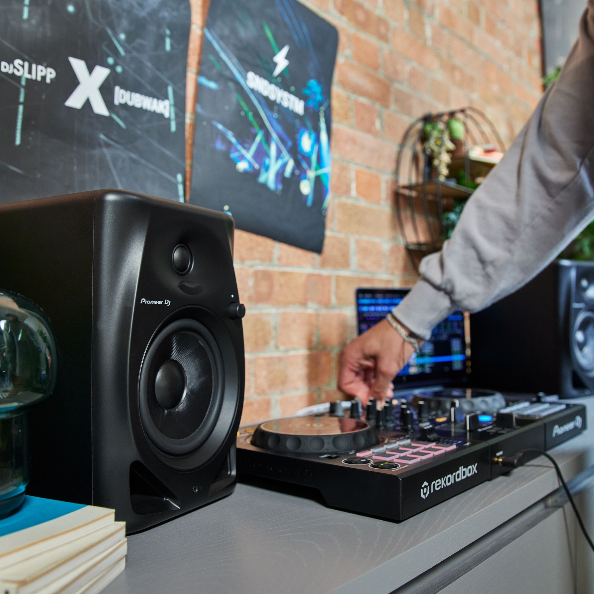 Pioneer DJ DJ-monitorkõlarid DM-50D elustiil DJ-kontrolleriga