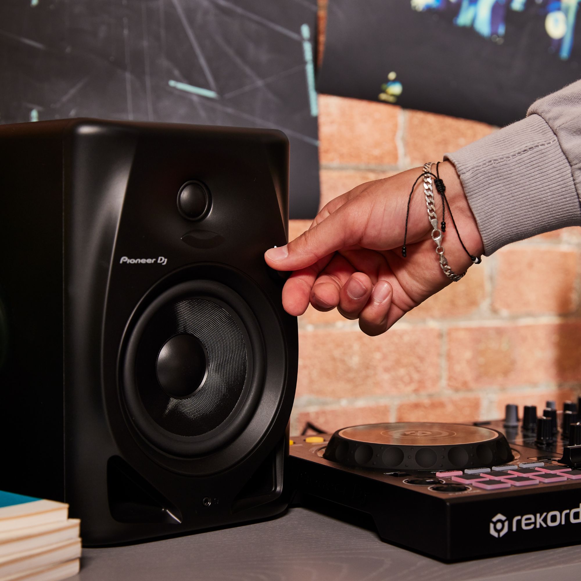 Pioneer DJ DJ-monitorkõlarid DM-50D elustiil helitugevuse nupp