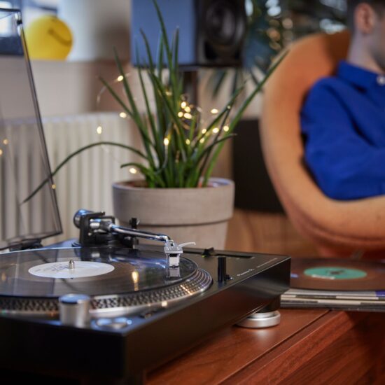 Pioneer DJ vinüülplaadimängija PLX-500-K elustiil