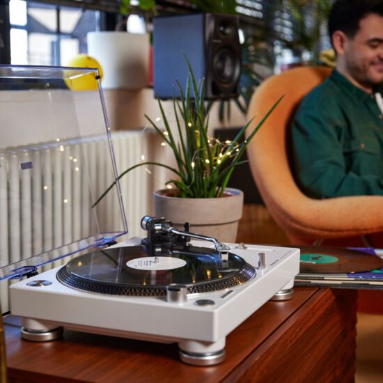 Pioneer DJ vinüülplaadimängija PLX-500-W elustiil