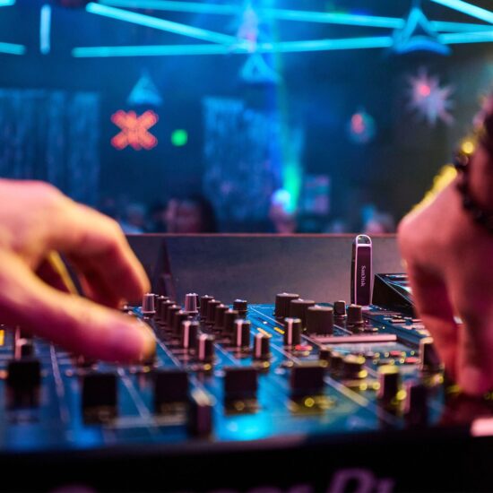 Sandisk DJ-mälupulk Rekordbox 1TB Dual USB-A - USB-C elustiil live DJ-set