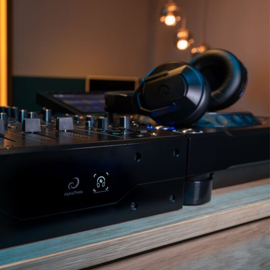 AlphaTheta DJM-V5 DJ-mikserpult SonikLink ühendus