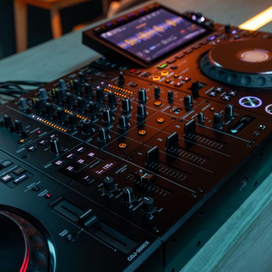 AlphaTheta DJM-V5 DJ-mikserpult