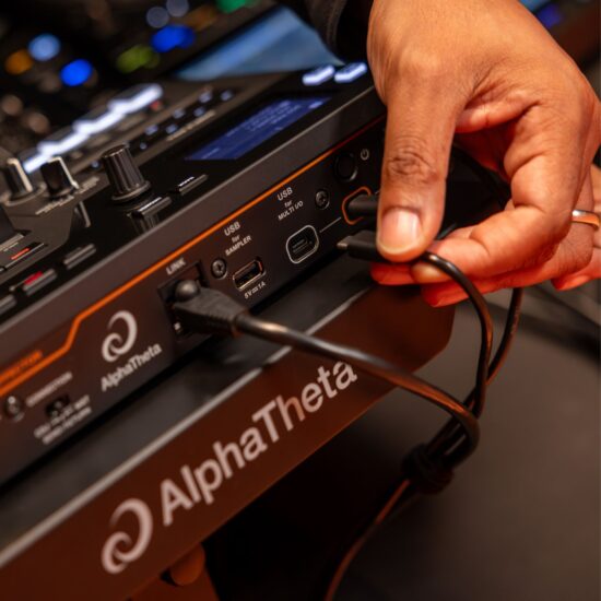 AlphaTheta RMX-IGNITE DJ-efektiprotsessor-sämpler Multi IO