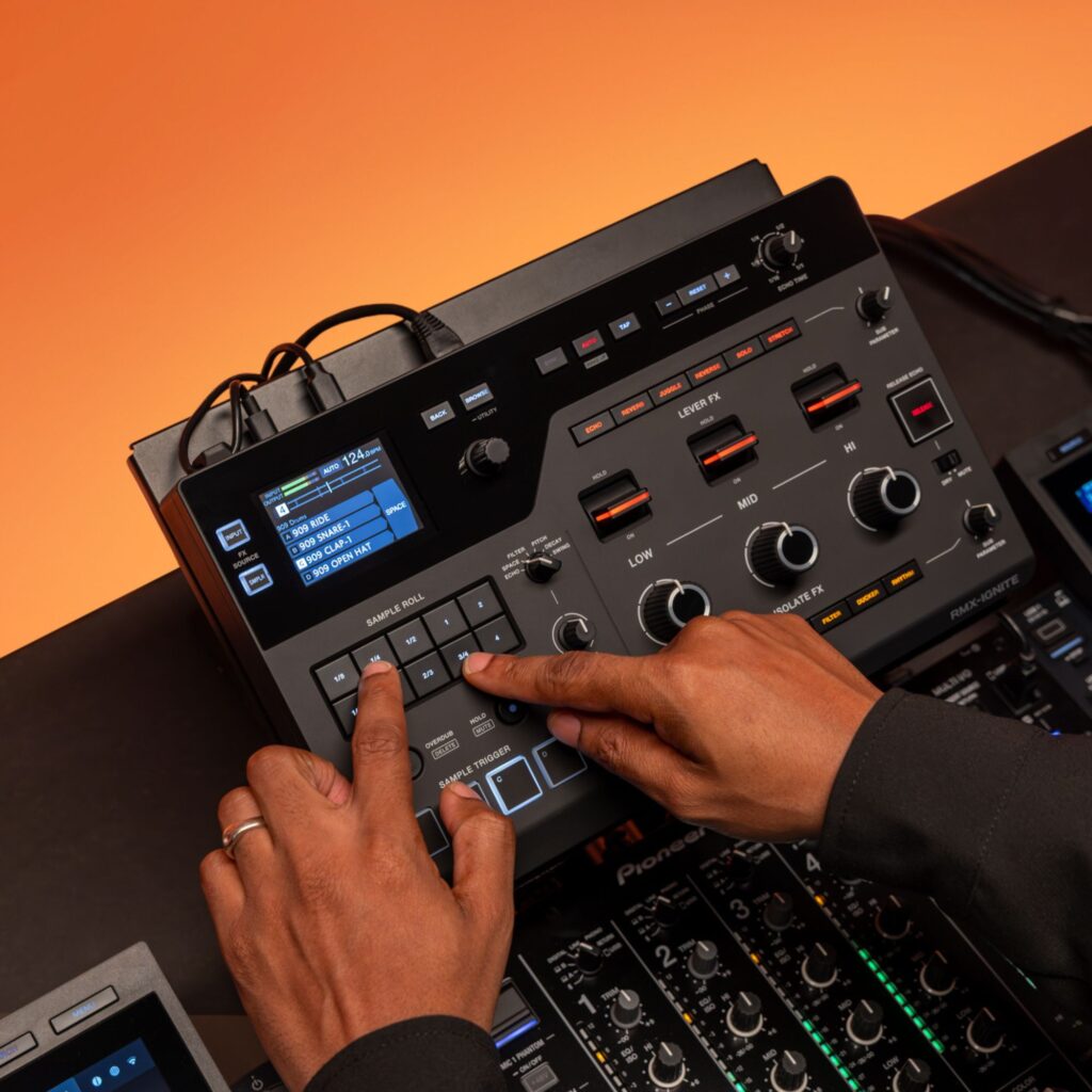 AlphaTheta RMX-IGNITE DJ-efektiprotsessor-sämpler Roll