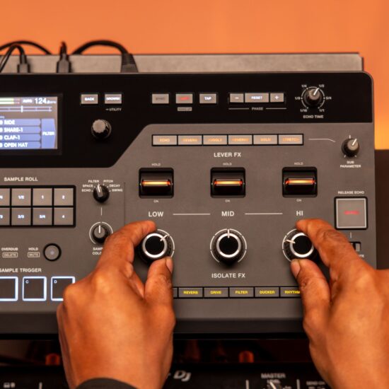 AlphaTheta RMX-IGNITE DJ-efektiprotsessor-sämpler elustiil pealtvaates