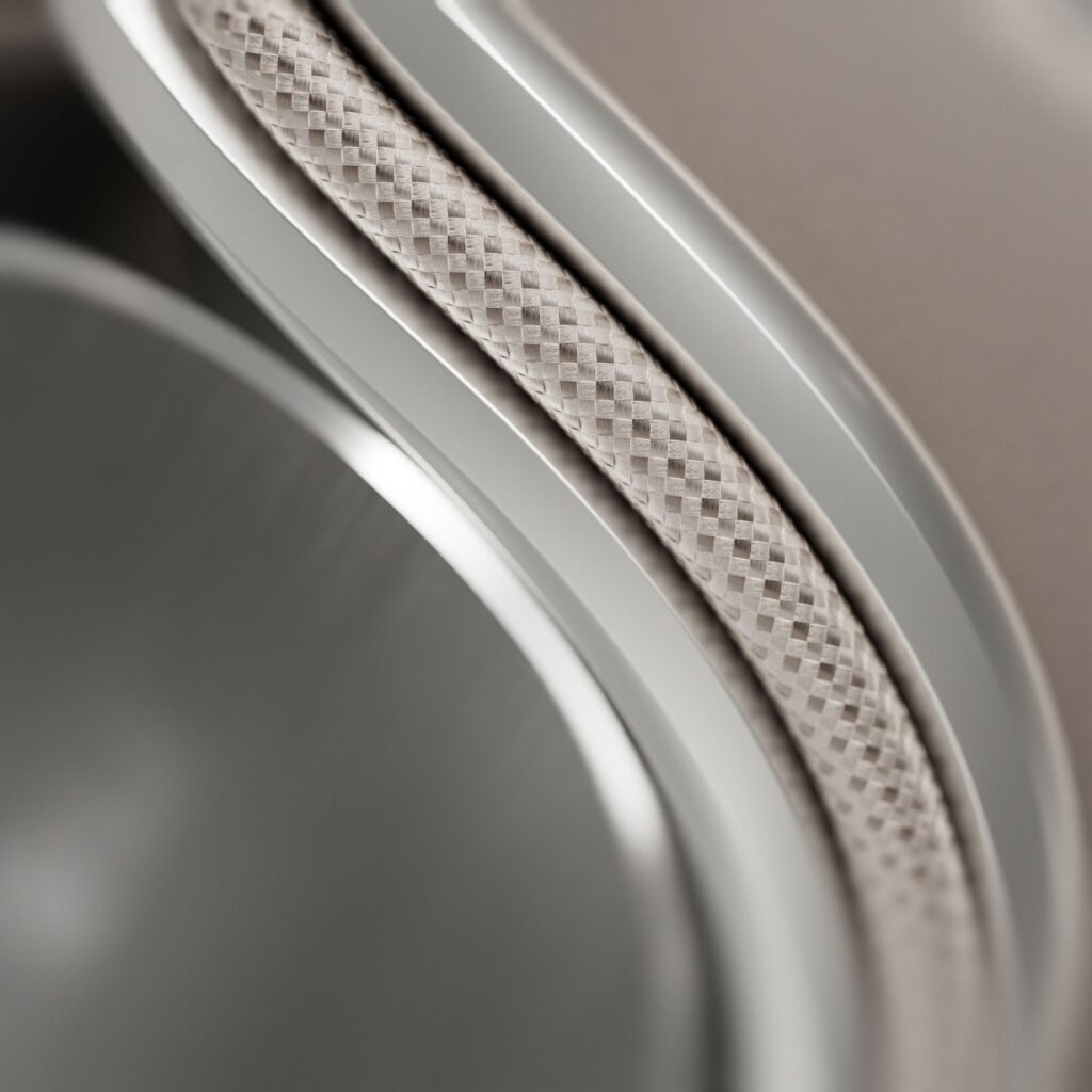 Bowers & Wilkins Px8 S2 Warm Stone juhtmevabad kõrvaklapide kaabel lähedalt