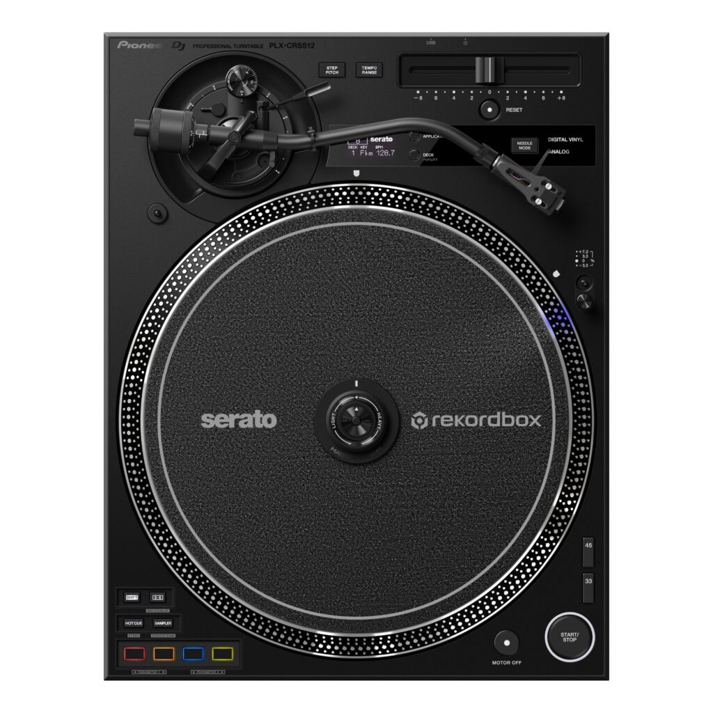 Pioneer DJ PLX-CRSS12 DJ-vinüülplaadimängija pealt