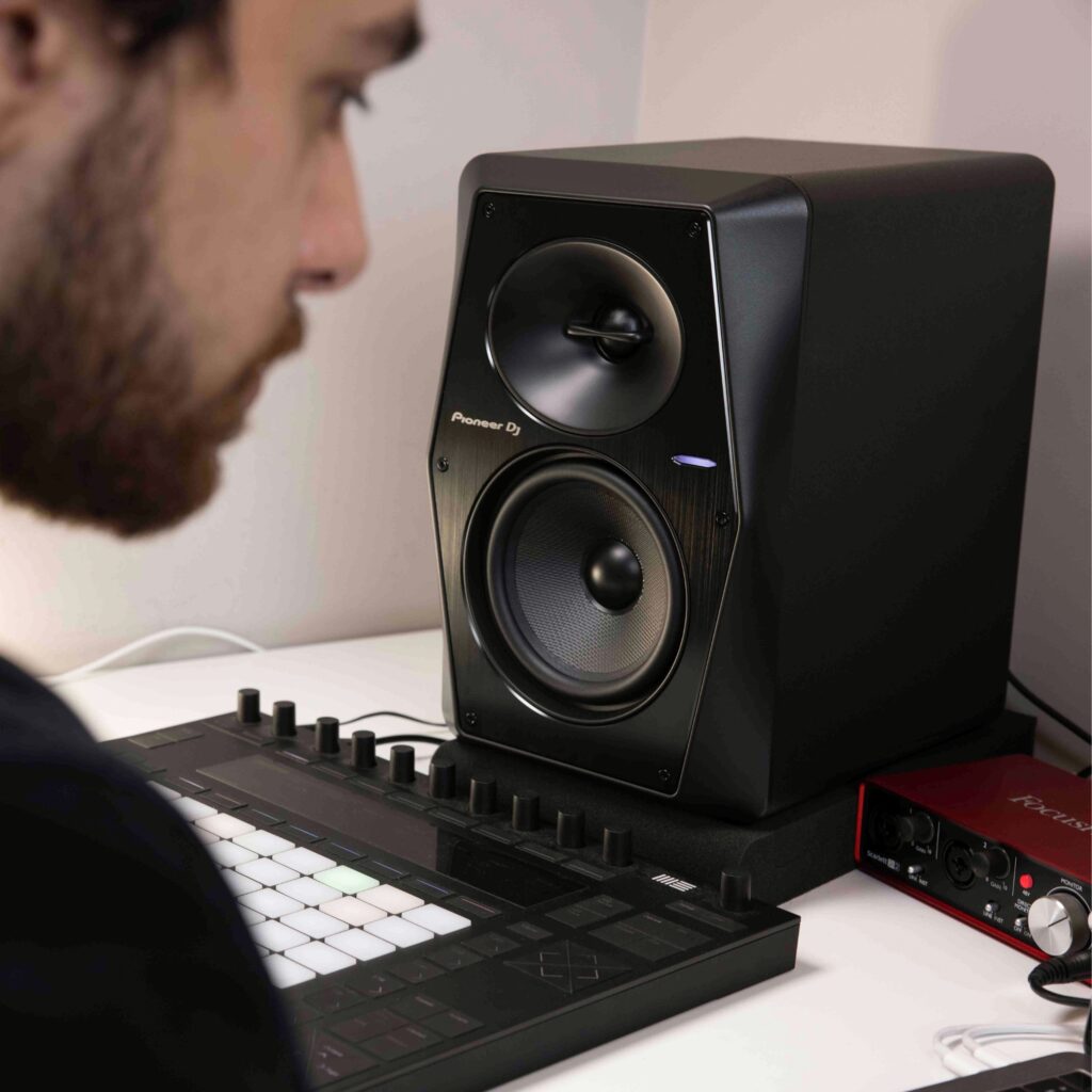 Pioneer DJ VM-50 DJ-monitorkõlar elustiil desktop