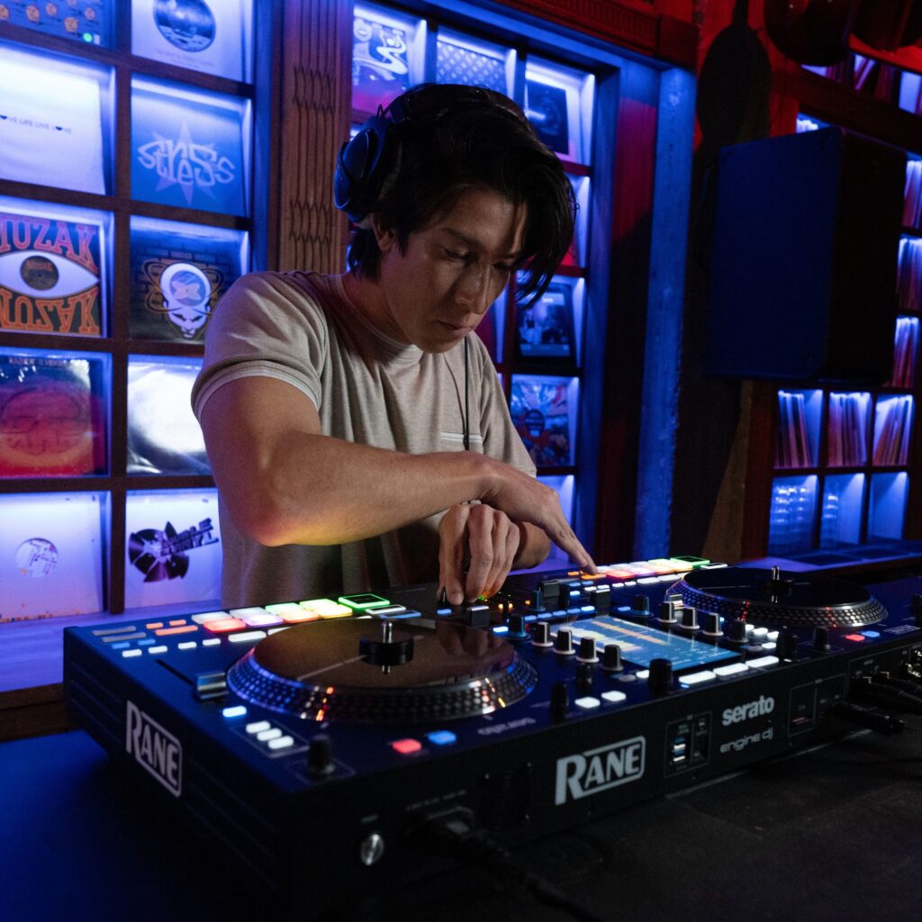 Rane System One motoriseeritud standalone DJ-kontroller elustiil DJ 2