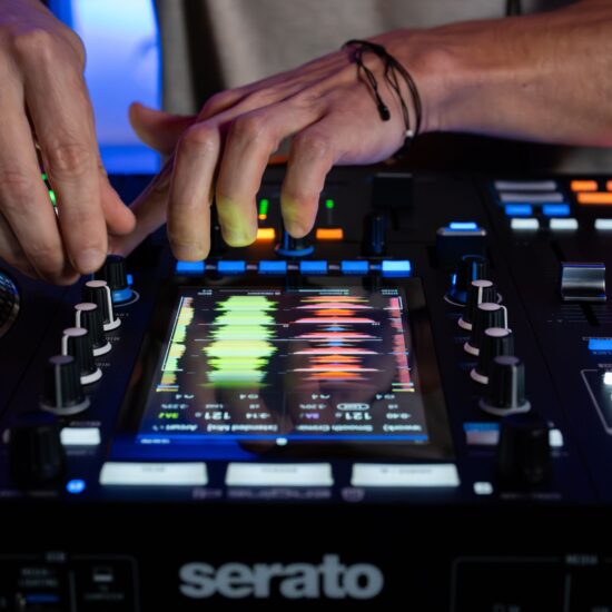 Rane System One motoriseeritud standalone DJ-kontroller elustiil helikuva