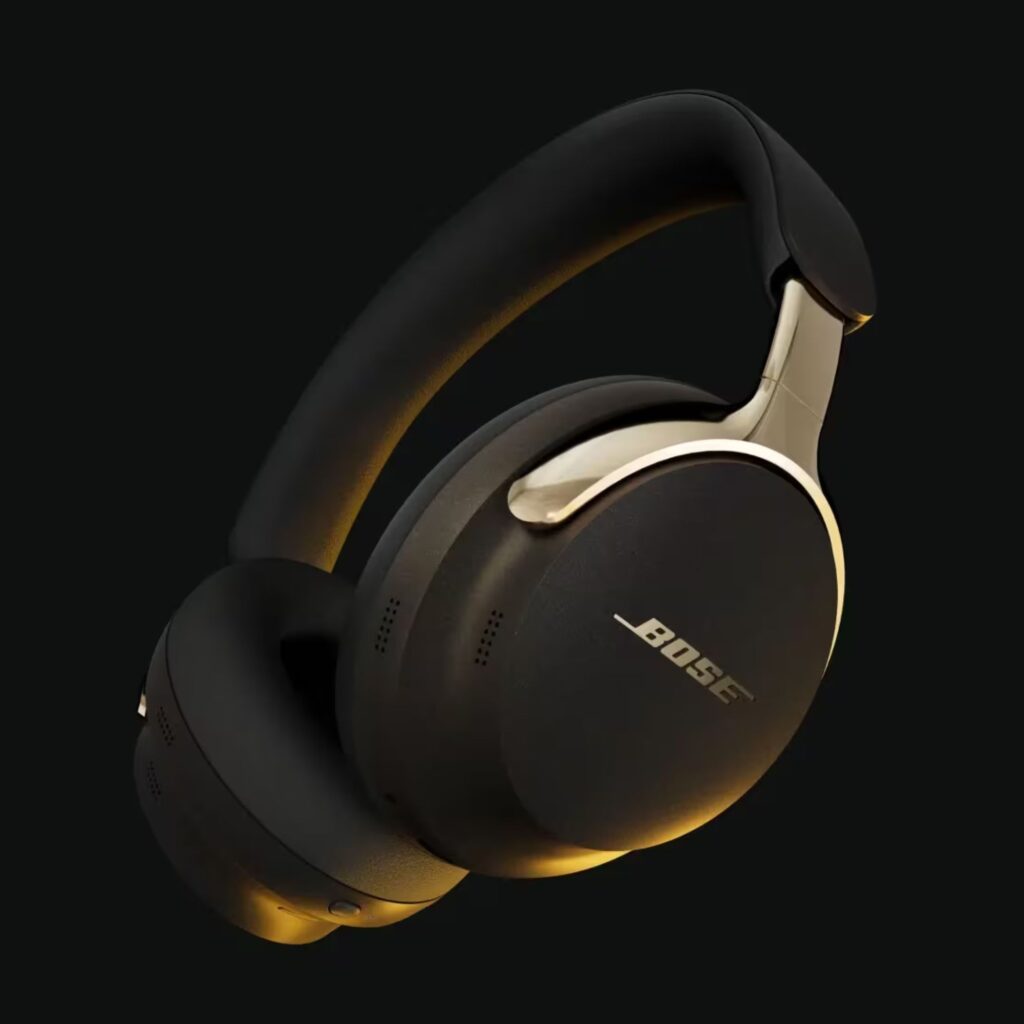 Bose QuietComfort Ultra Headphones 2nd Gen Desert Gold juhtmevabad kõrvaklapid vasakult mustal taustal