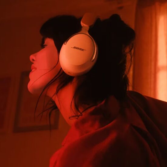 Bose QuietComfort Ultra Headphones 2nd Gen Driftwood Sand juhtmevabad kõrvaklapid elustiil lähedalt