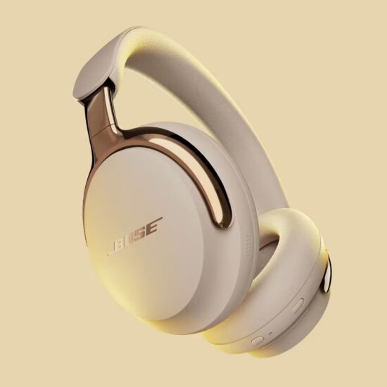 Bose QuietComfort Ultra Headphones 2nd Gen Driftwood Sand juhtmevabad kõrvaklapid graafilisel taustal