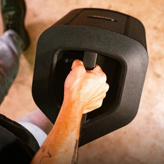 Bose S1 Pro+ akuga aktiivkõlar elustiil käeotsas