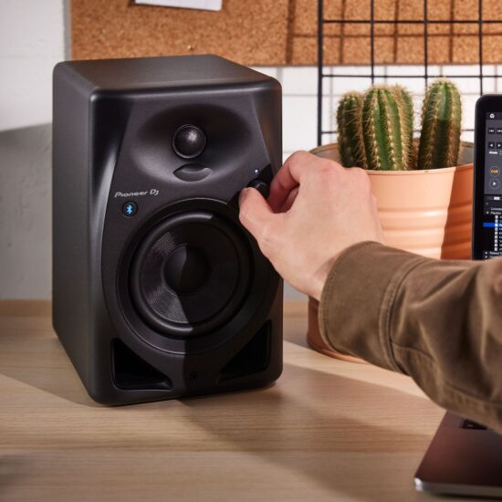 Pioneer DJ DJ-monitorkõlarid DM-40D-BT elustiil volume